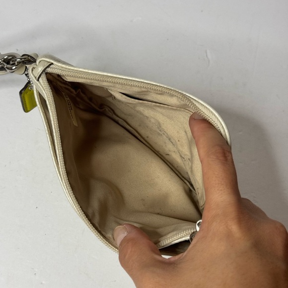 Coach Turn Lock Pearl Pebble Leather Wristlet - Picture 7 of 10